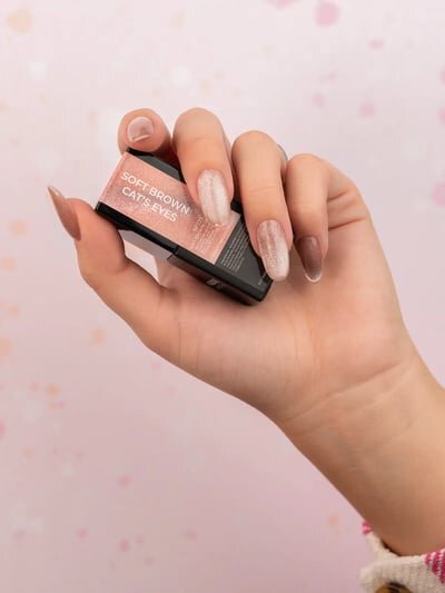 soft brown cats eyes